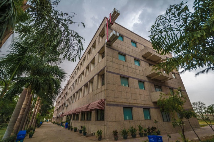 https://cache.careers360.mobi/media/colleges/social-media/media-gallery/6739/2019/3/5/Campus View of BS Anangpuria Institute of Pharmacy Faridabad_Campus-View.jpg